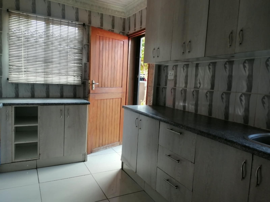 To Let 5 Bedroom Property for Rent in Tlhabane North West